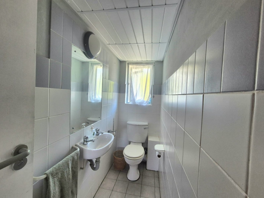 5 Bedroom Property for Sale in Herolds Bay Western Cape